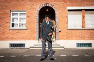 uster_20102020_praesidentmilitaerspiel_sbo_10_preview Seit 42 Jahren im Militärspiel Uster, davon 30 Jahre als Präsident. Daniel Felix ist das Gesicht des Vereins., Mit dem Verein trat er sowohl international (hier in Lyon)..., ... und auf dem Münchner Odeonsplatz..., ... als auch lokal auf., Im Proberaum auf dem Zeuhausareal hat das Musikensemble für seine Auftritte geübt.