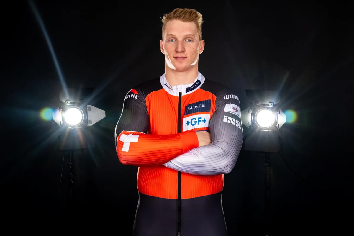 dsc00024_preview Der Wilemer Dominik Schläpfer hat es innert kurzer Frist als Anschieber in den Bob-Weltcup geschafft. , Das Bobteam von Pilot Simon Friedli (ganz links) auf einen Blick.