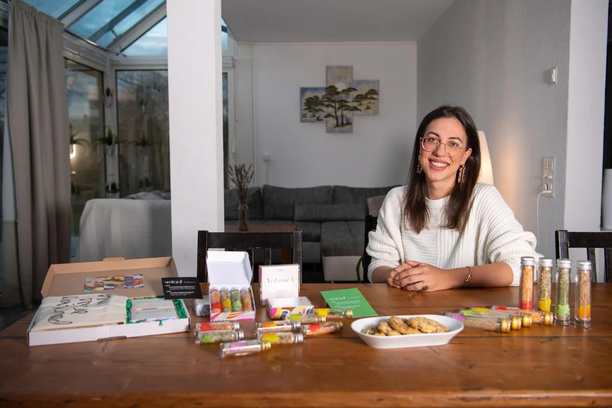 pfaeffikon_12112020_smiqqlsalze_sbo_1_preview Sie setzt voll auf Salz: Dina Holzapfel arbeitet bereits Vollzeit für ihr junges Unternehmen. , Acht Geschmackssorten «Flaky Salt» hat sie gemeinsam mit ihrem Partner kreiert.