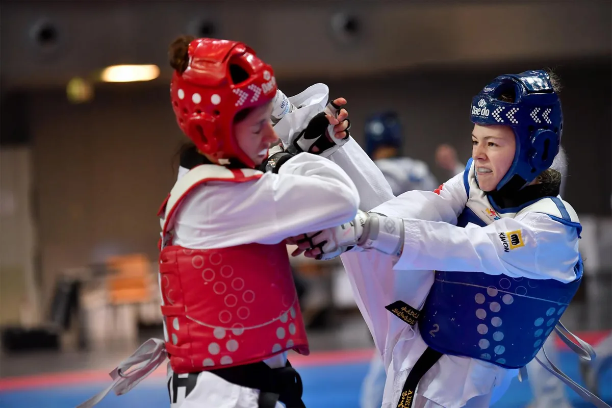 Andrea Schnells (rechts) Herz schlägt für Taekwondo. Ihr grosses Ziel: Olympia 2021., Die 21-Jährige ist mehrfache Schweizermeisterin und Mitglied vom Nationalteam.