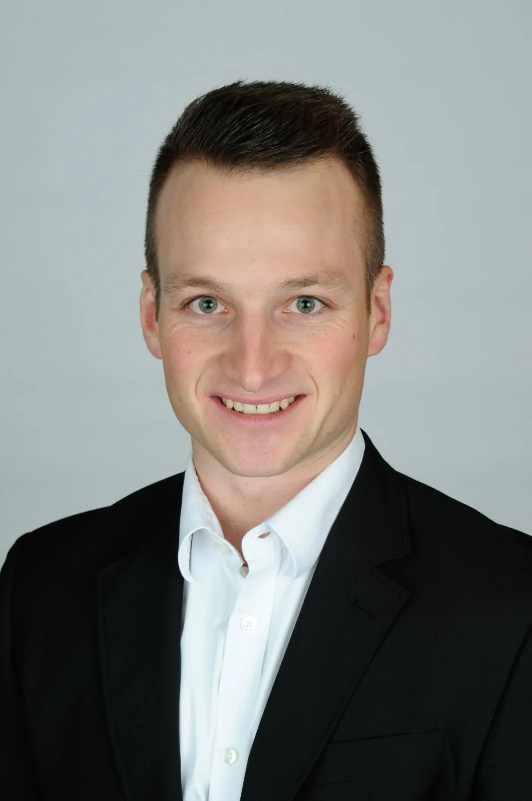 Familiennachfolge: Von seinen Eltern hat Simon Faust die Leitung der Faust Auto AG in Hinwil übernommen.