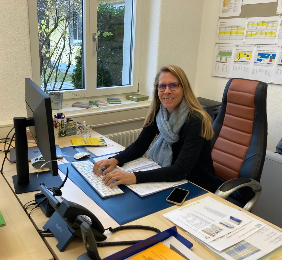 16122020_schulleiterin_hofmann_1_pd_preview Schulleiterin Jacqueline Hofmann hat sich gut in ihrem Büro eingelebt.