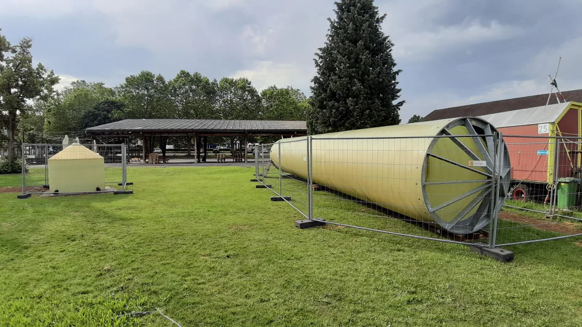 20190702_082710_preview Der Altherr-Turm wird sein Dasein vorläufig weiter in der Horizontalen fristen.