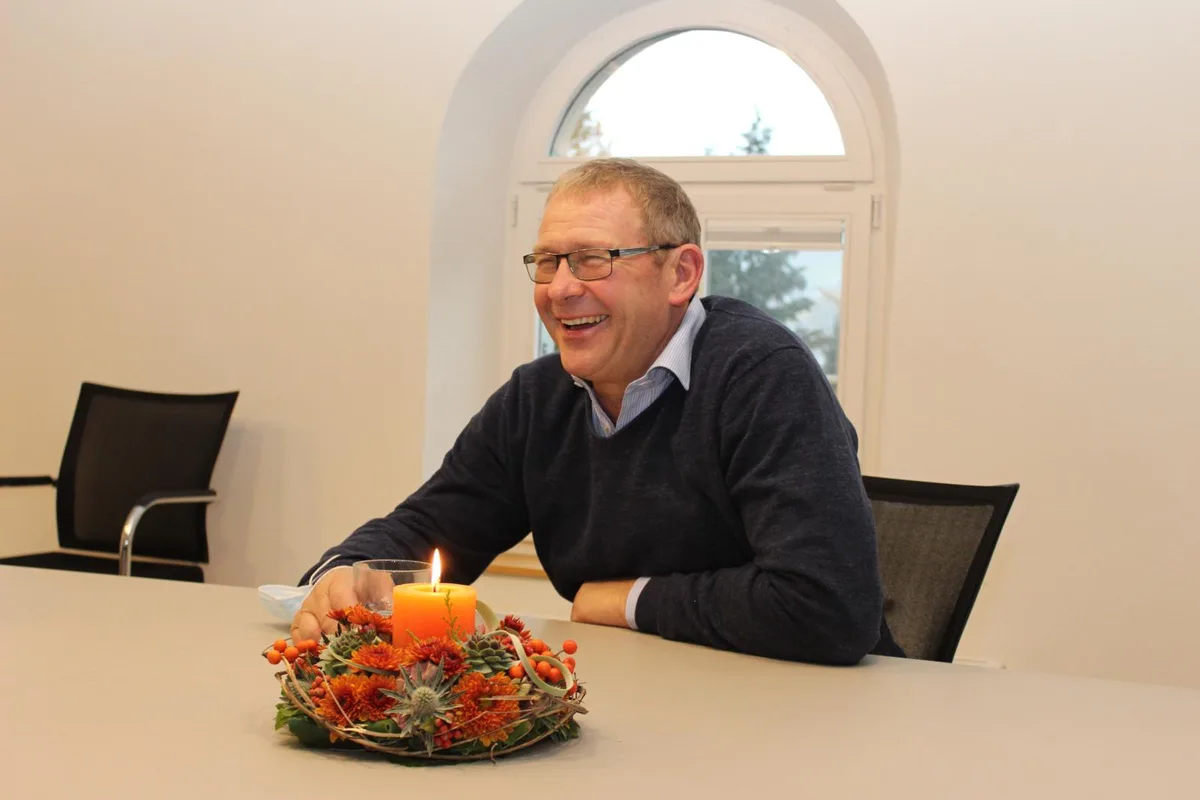 2020_ernst_kocher_pd_preview Walds Gemeindepräsident Ernst Kocher bei einem Gespräch im Gemeindehaus., Das Skifest im Walder Dorfzentrum war einer der beiden Jubiläumsanlässe, die noch vor dem Lockdown durchgeführt werden konnten.