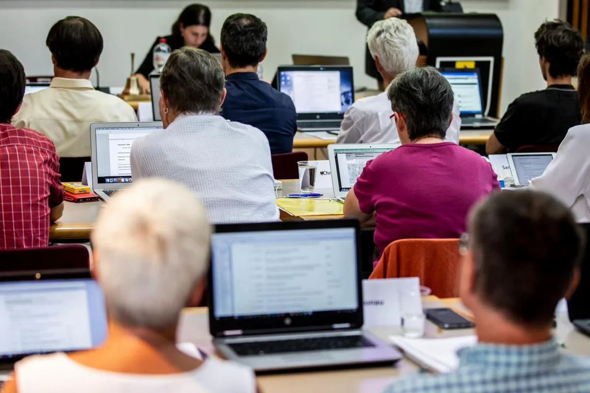 hinwil_28052018_parlament_crm_15_preview Die Totalrevision der Gemeindeordnung sorgte für viel Diskussionsstoff.
