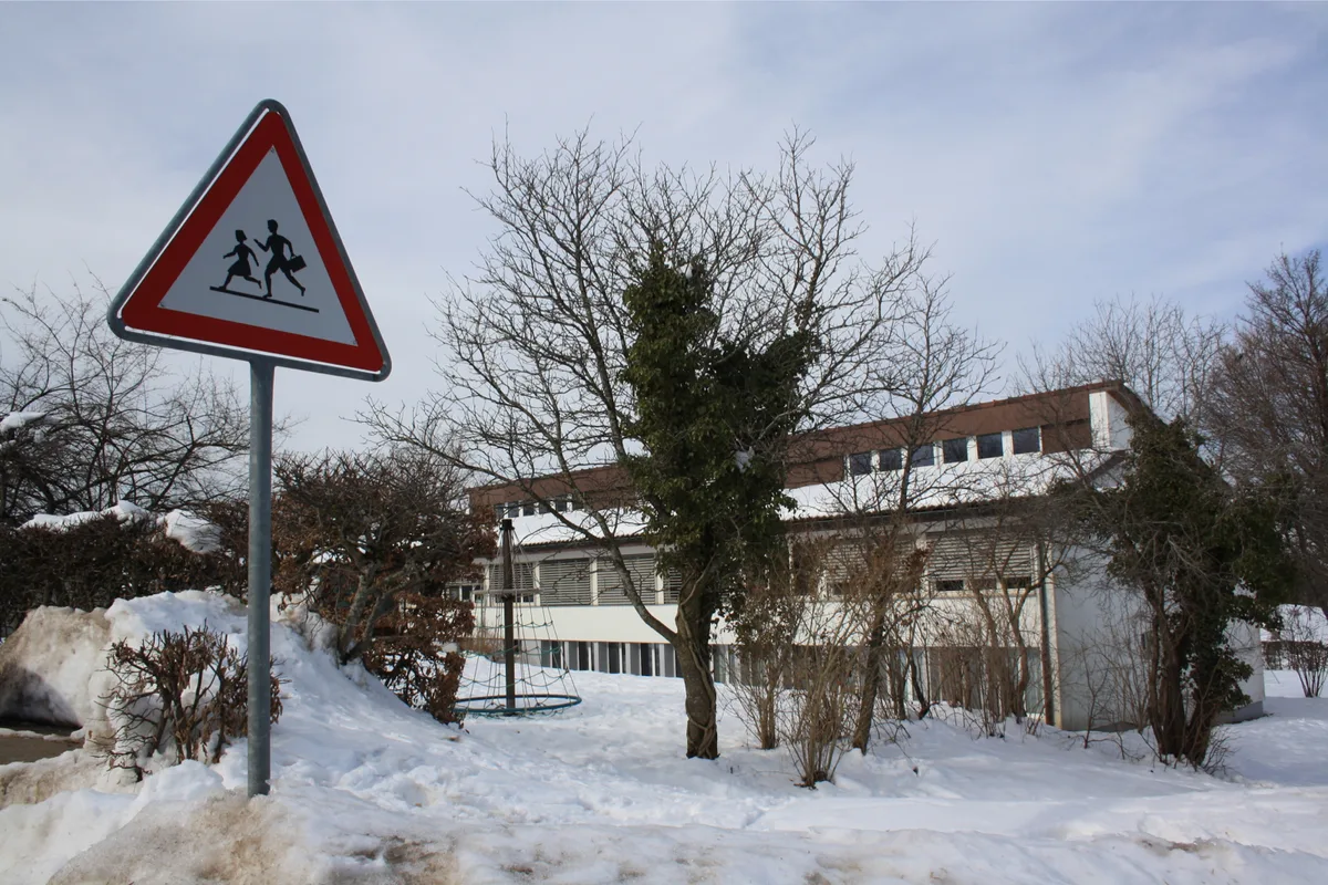 img_9193_preview Auf der Schulanlage Maiwinkel wird der Pavillon ersetzt. Das kostet viel. , Paradiesisch günstig bleiben die Steuern in Bäretswil - vorerst.