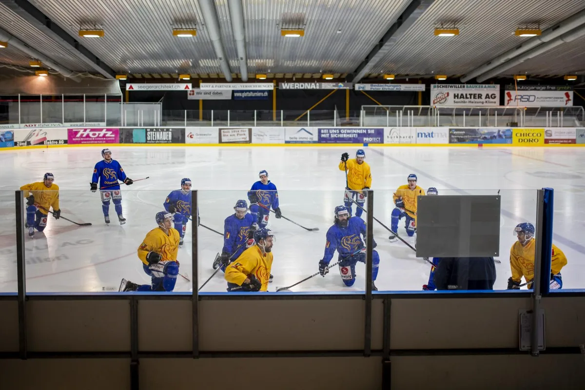 sport_04122020_trainingehcd_crm_3_preview Taktische Anweisungen mit dem gebührenden Abstand: eine Trainingseinheit des EHC Dübendorf.