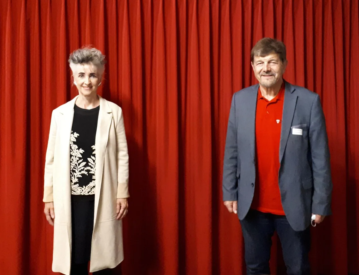 wg1_preview Wilas Gemeindepräsident Hans Peter Meier zusammen mit Regierungsrätin Carmen Walker Späh am Gewerbetreff im Oktober., Hans Peter Meier an der Eröffnung der Praxis Zentrum WilaCare im Februar.