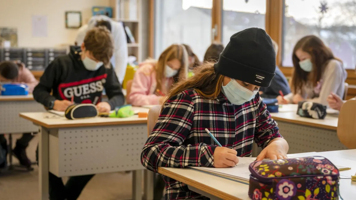 20210121110812860_preview Seit dieser Woche ist auch in Zürcher Primarschulen das Tragen von Masken ab der 4. Klasse obligatorisch. (Symbolbild)
