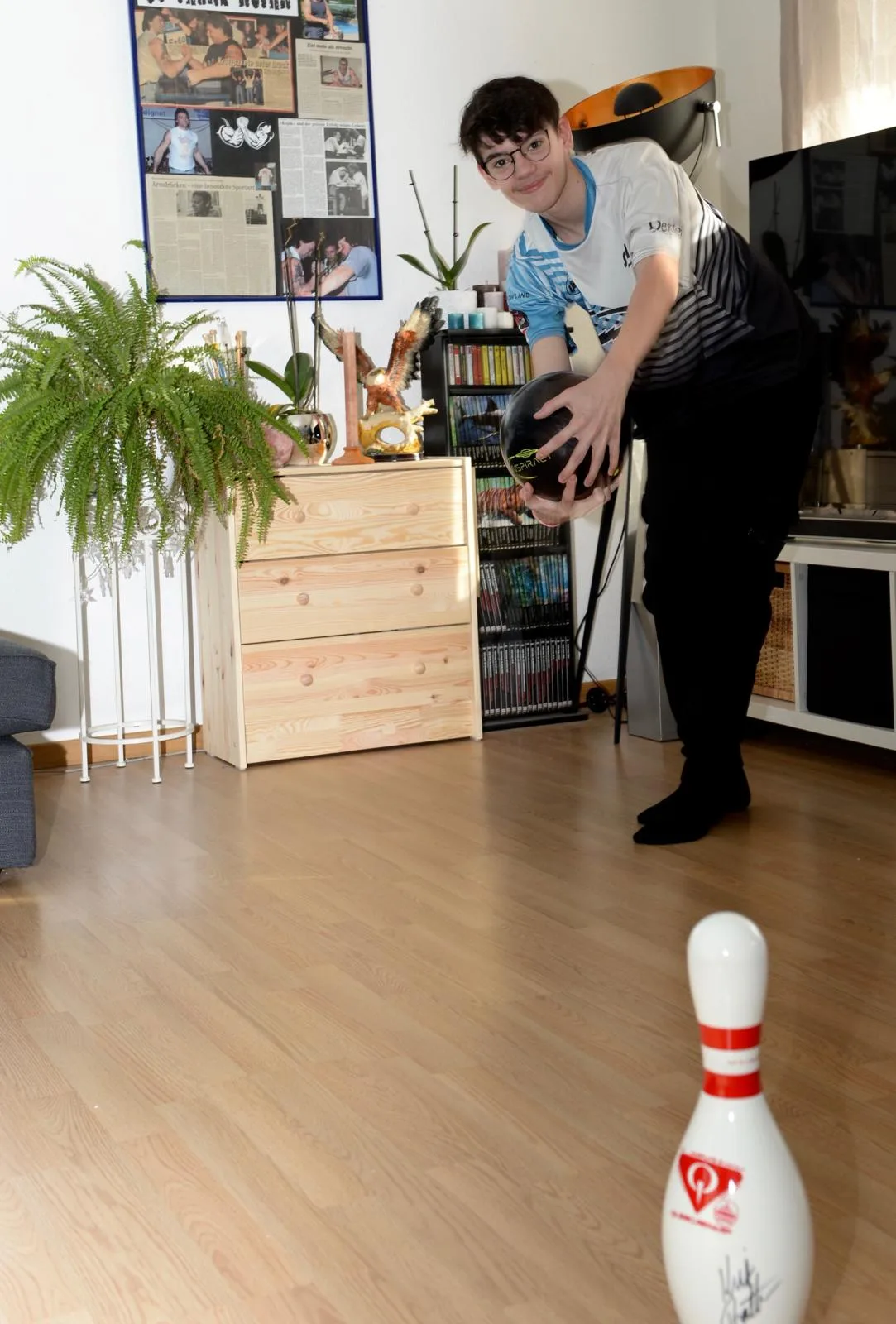 Aaron Doujak, hier für einmal ohne sein Käppi, muss derzeit auf Übungseinheiten in Bowlinganlagen verzichten.