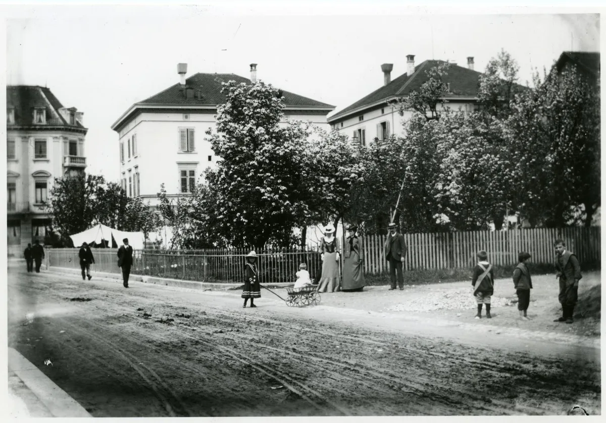 freiestrasse1_preview In den «Erinnerungen an die Freistrasse» von etwa 1975, die sich heute im Stadtarchiv Uster befinden, blickt ... , ... ein Gärtnermeister auf seine Kindheit um die Jahrhundertwende und die beliebteste Strasse Usters zurück.
