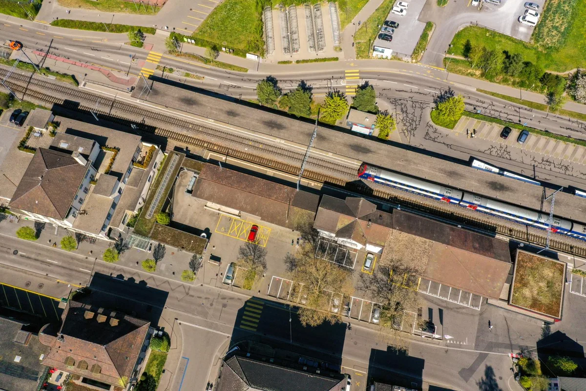 pfaeffikon_15042020_drohnenbilder_sbo_9_preview Wegen eines liegengebliebenen Gegenstands: Der Bahnhof Pfäffikon wurde gestern Mittwoch kurzzeitig abgesperrt.