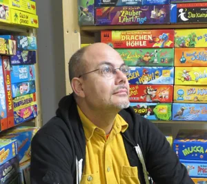 stoop_preview Robert Stoop entwickelt Gesellschaftspiele – davon leben kann er allerdings nicht.