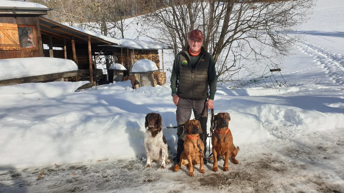20210122_112957_preview Tino Schenk und seine Hunde kommen zum Einsatz, wenn verletzte Wildtiere geflohen sind.