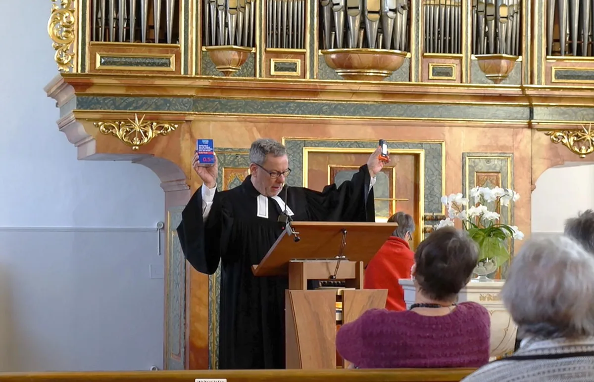 Pfarrer Felix Marti an seinem Abschiedsgottesdienst in der Kirche Sitzberg.