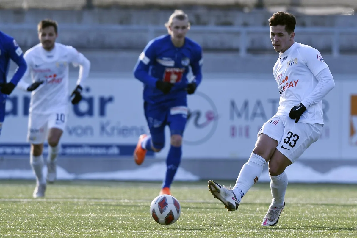 Mit Technik und Übersicht: Der Wetziker Stephan Seiler im fatalen Testspiel mit dem FC Zürich gegen Luzern.