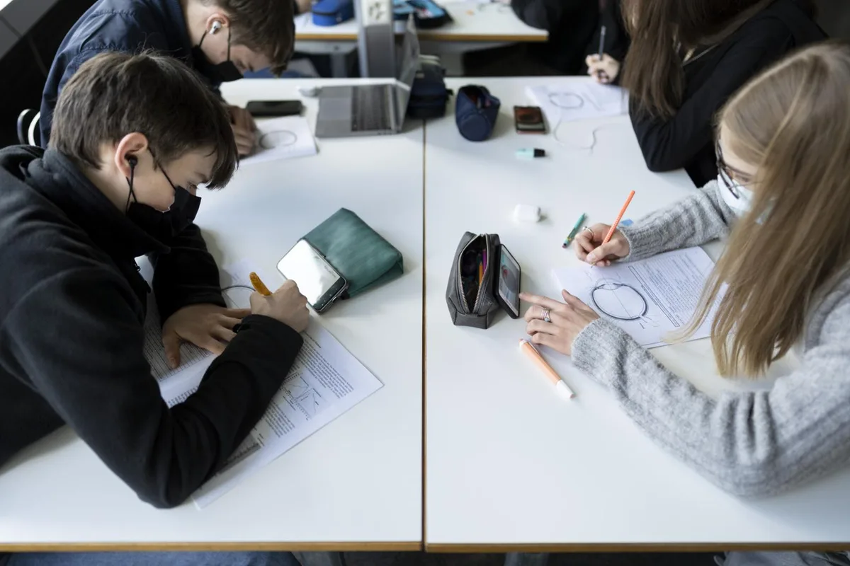 20210322133903063_preview Maskenpflicht gilt erst ab der 4. Klasse, dementsprechend unterschiedlich sind die Protokolle für Unter- und Mittelstufe.