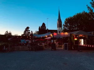img_5285_preview Ein Bild der Vergangenheit: Erst im nächsten Jahr kommt in Pfäffikon wieder richtig Biergarten-Stimmung auf. , Mitinhaber Andreas Brüllmann musste seinen Betrieb im Herbst abbauen. Nun laufen die Vorbereitungen für das neue Projekt.