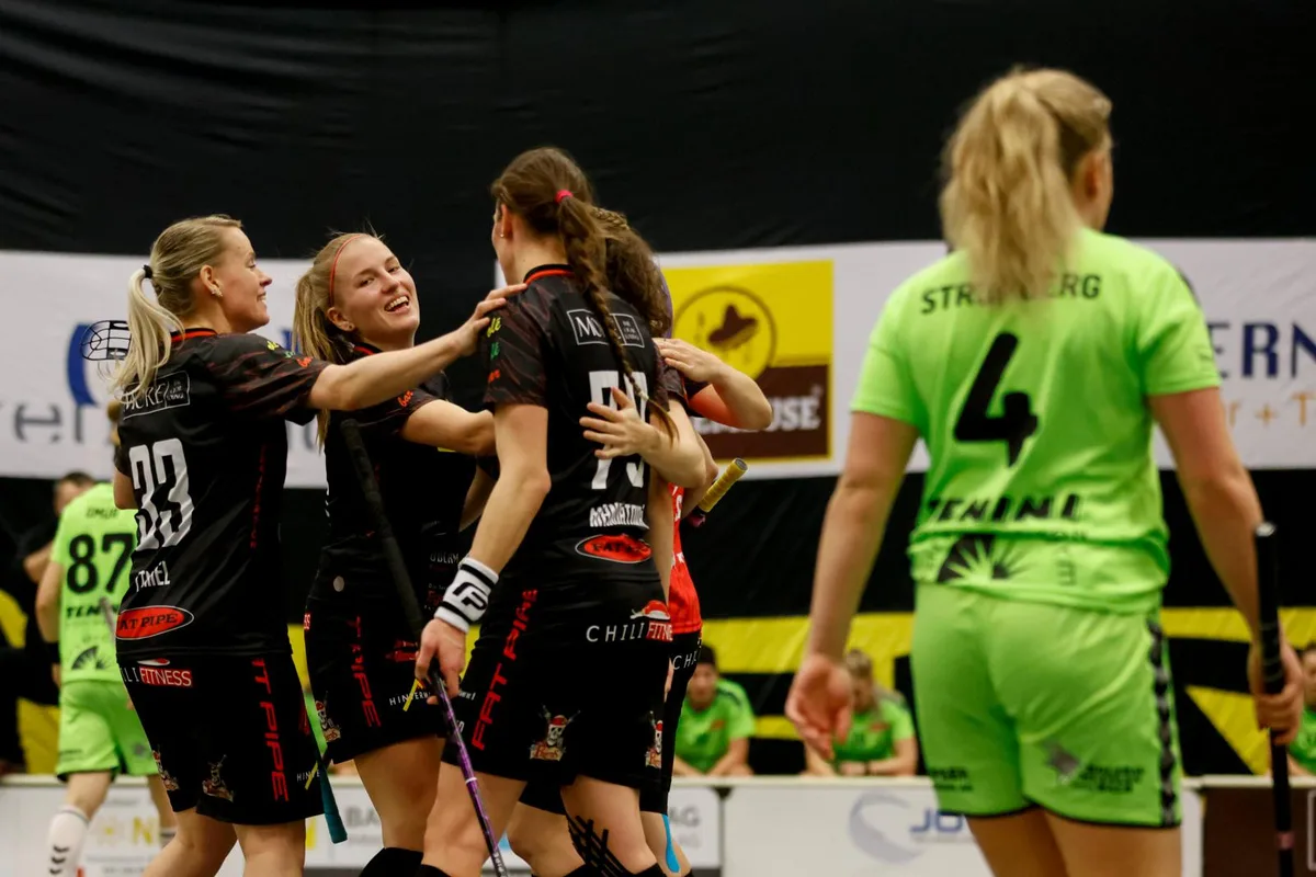 sport_21022021_unihockey_cm_08_preview_0 Playoutjubel für die Riders: Die Oberländerinnen setzten sich gegen Frauenfeld klar durch.