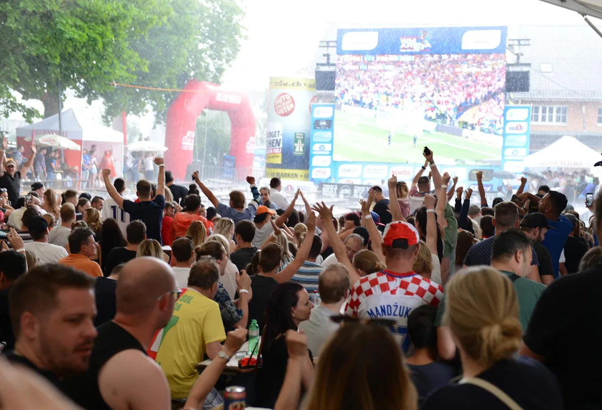 bu-publicviewing-uster_wm-final-so15072018_jam7_preview Fussballfeste wie dieses an der WM 2018 wird es diesen Sommer keine geben. (Archivbild: Mirjam Müller)