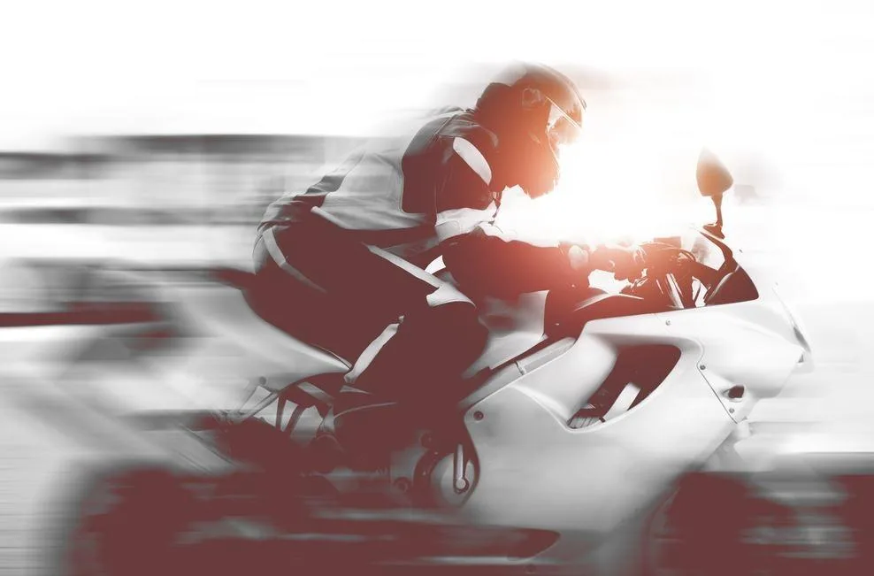 motorrad_preview Ein Jugendlicher flüchtete in Volketswil vor der Polizei.