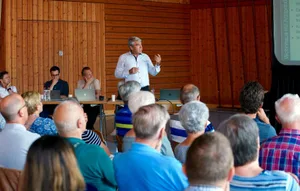 pfaeffikon_infoanlassaerztehaus_hittnau_19-06-2018_tz_mav_3_preview Bauvorstand Carlo Hächler (FDP) will die Nachfolge von Christoph Hitz (parteilos) antreten.