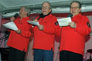 uster_tz_14042012_jubilaeumccduebendorf_mav_4_preview Das Trio mit (von links nach rechts) Alex, Vic und Guido Eugster trat 2012 beim Jubiläum des Curlingclubs Dübendorf auf. , Guido Eugster (Bildmitte) führte einige Jahre lang den Curlingclub Dübendorf als Präsident., Das Trio Eugster begeisterte mit ihren Hits vor allem in den 1970er und 1980er Jahren., Das Trio Eugster zu Gast in der Sendung Aeschbacher., 2007 erhielt Alex Eugster den Goldenen Violinschlüssel - und die Gebrüder Guido (rechts) und Vic moderierten den Anlass.