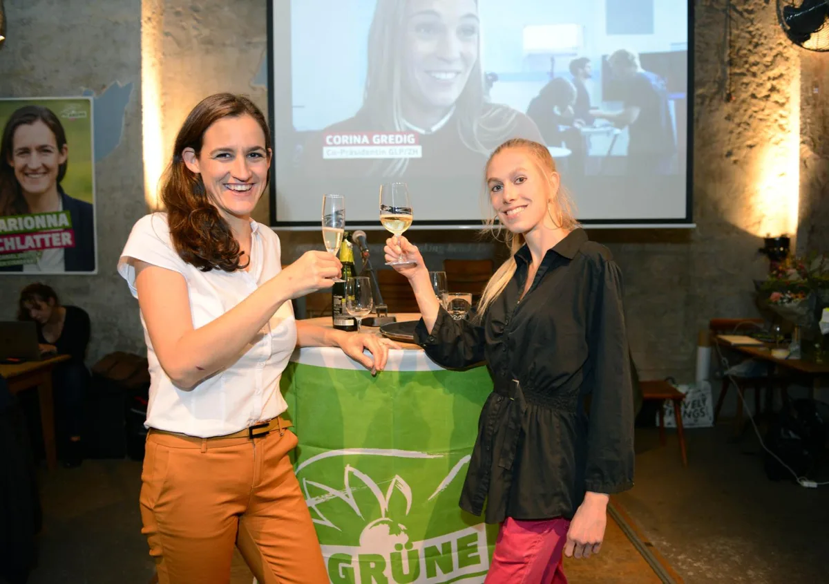 wahlen_20102019_jam8_preview 2019 hatten die Grünen - hier die Neo-Nationalrätinnen Marionna Schlatter und Meret Schneider - Grund genug zum Feiern., Auch die Grünliberalen erzielten grosse Erfolge.