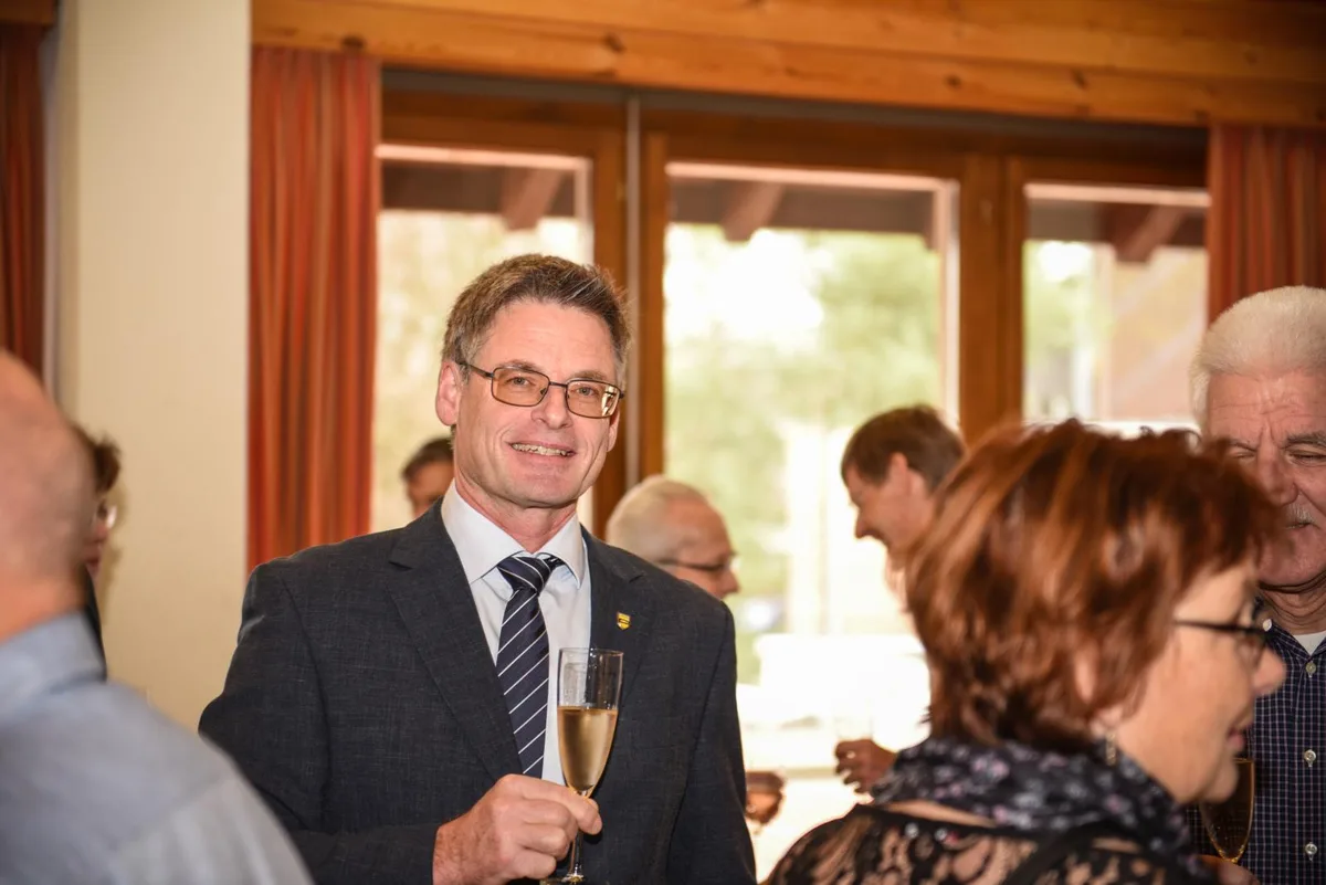 20190102-dsc_5692_preview Gemeindepräsident Thomas Weber will Autos auf Tempo 30 bringen. (Archivbild: Laurin Eicher)), Der Kanton will den Verkehr bei dieser Kreuzung neben dem Spar-Markt mit baulichen Massnahmen beruhigen.