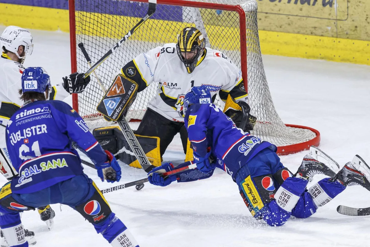 Im Playoff-Final gegen Kloten hatte Tim Wolf viel Arbeit zu verrichten. (Foto: Keystone)