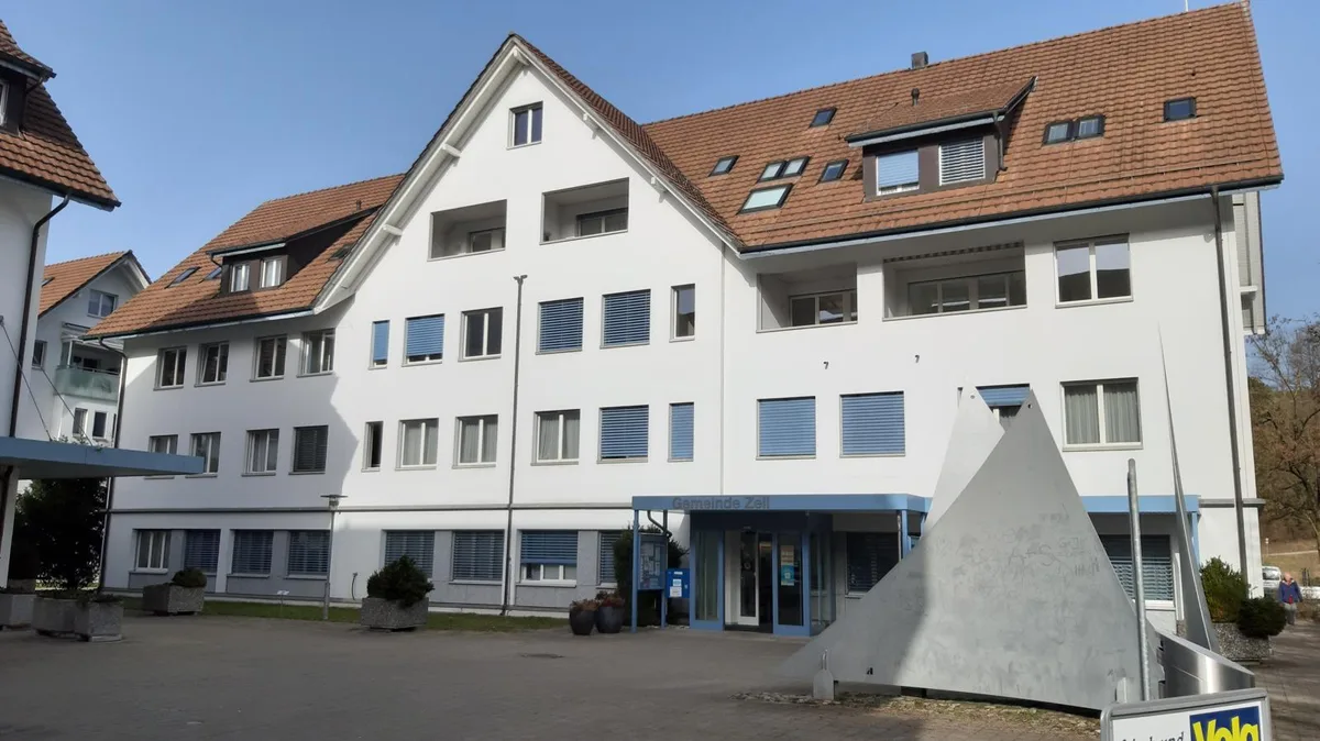 20210223_151143_preview Das Zeller Verwaltungsgebäude wird im Innern modernisiert. Doch es kommt zu Verzögerungen.