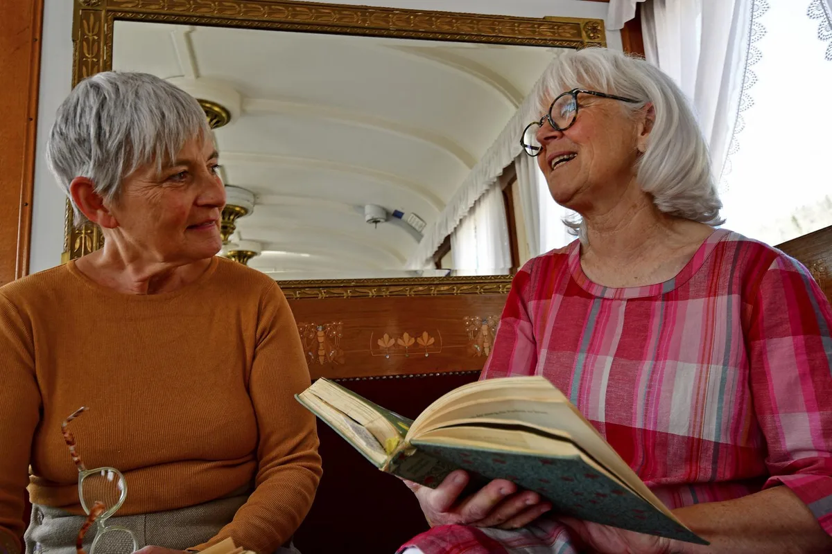 Die beiden Erzählerinnen Ursula Dobler und Gabi Färber werden die Kinder im Zug betreuen.