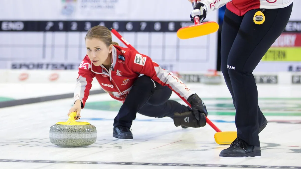 slam2_preview Sie setzt künftig keine Steine mehr: Elena Stern hat den Rücktritt vom Spitzensport erklärt., Mit ihrem Team gewann Stern (2.v.r.) im Jahr 2020 den Schweizermeistertitel.