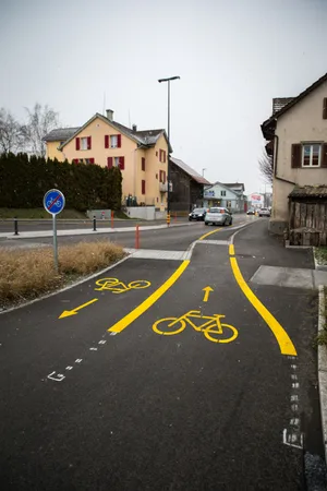 wetzikon_14012016_rapperswilerstrasse_sbo_1_preview Das Wetziker Velowegnetz, Im Bild die Rapperswilerstrasse, soll verbessert werden.