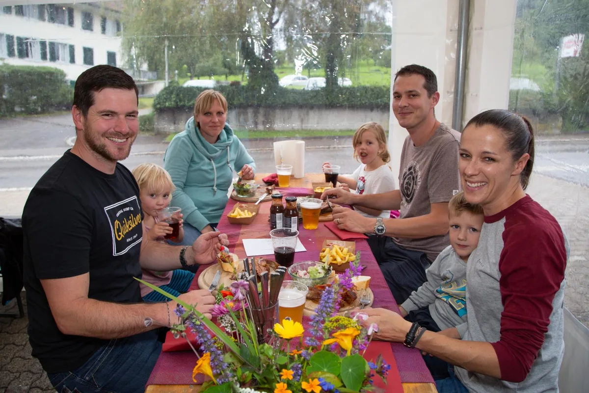 106a6131_preview Am Samstag hat in Schalchen die Beizlinacht stattgefunden., Sechs Beizli lockten mit Köstlichkeiten., Es gab Grillgut aus dem Smoker, ..., ... Raclette ..., ... und weitere Käsespezialitäten., Das Wetter zeigte sich zwischendurch gnädig., Die Besucherinnen und Besucher hatten die angenehme Qual der Wahl ..., ... und genossen die Geselligkeit ..., ... im Kreise der Nachbarschaft., Auch fünf Verkaufsstände gab es., Am Samstag hat in Schalchen zum fünften Mal die Beizlinacht stattgefunden., Am Samstag hat in Schalchen zum fünften Mal die Beizlinacht stattgefunden., Am Samstag hat in Schalchen zum fünften Mal die Beizlinacht stattgefunden., Am Samstag hat in Schalchen zum fünften Mal die Beizlinacht stattgefunden., Am Samstag hat in Schalchen zum fünften Mal die Beizlinacht stattgefunden.