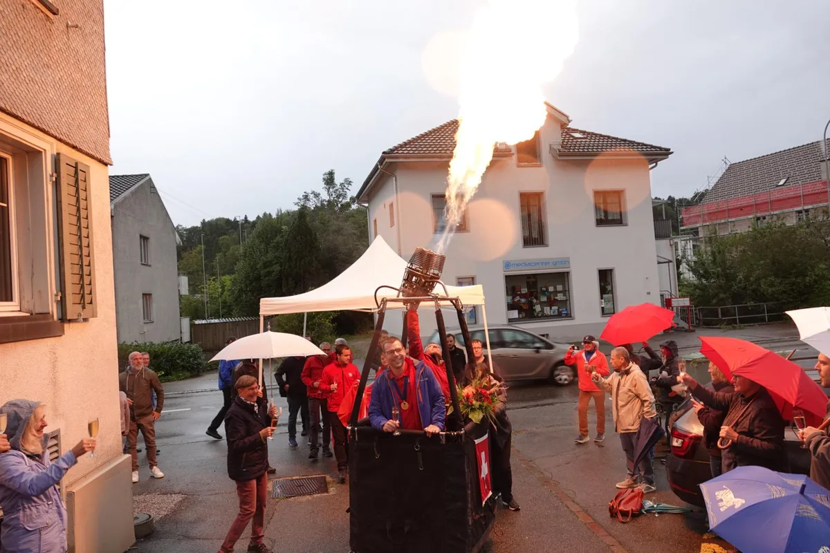 0920_empfanhugi_1_pd_preview Freunde und Bekannte empfingen Roman Hugi in Turbenthal., Im August gewann Hugi bereits die Schweizermeisterschaft.
