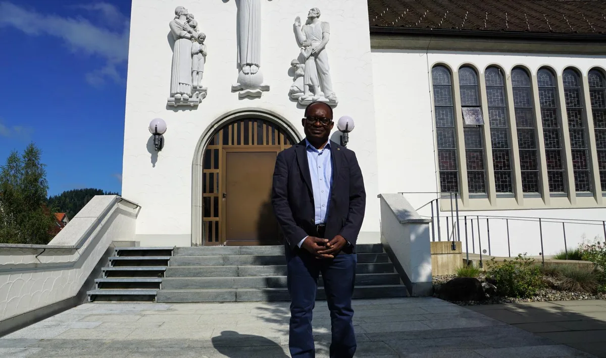 210902_mawanzi_bes_2_preview Das Amt als Priester ist für César Mawanzi sehr facettenreich., César Mawanzi als Student in Innsbruck., 1996 wurde Mawanzi zum Priester geweiht.