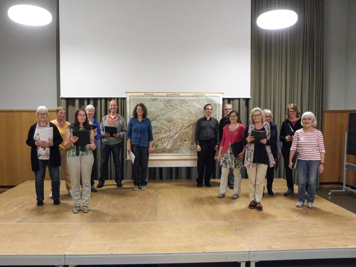 230921_kammerchor_pd2_preview Trotz Abschiedsschmerz lassen sich die Mitglieder des Tösstaler Kammerchors den Spass am Singen nicht nehmen.