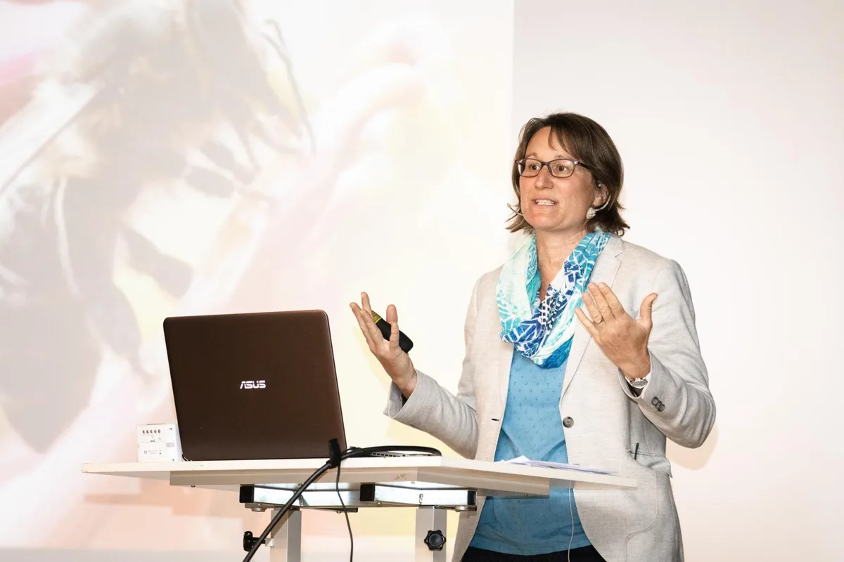 5g%20foto%204_preview_0 Daniela Ulrich befürchtet durch die 5G-Technologie Schäden für Menschen, Tiere und Umwelt., Interessierte Bürgerinnen und Bürger verschafften sich im Geissbergsaal neues Wissen betreffend der neuen 5G-Technologie., Der diplomierte Energie-Ingenieur Franz Ulrich hat per se nichts gegen moderne Technologien einzuwenden., Die IG «Bubik-ohne-5G» möchte künftig weitere Erfolge im Kampf gegen Antennen verzeichnen.