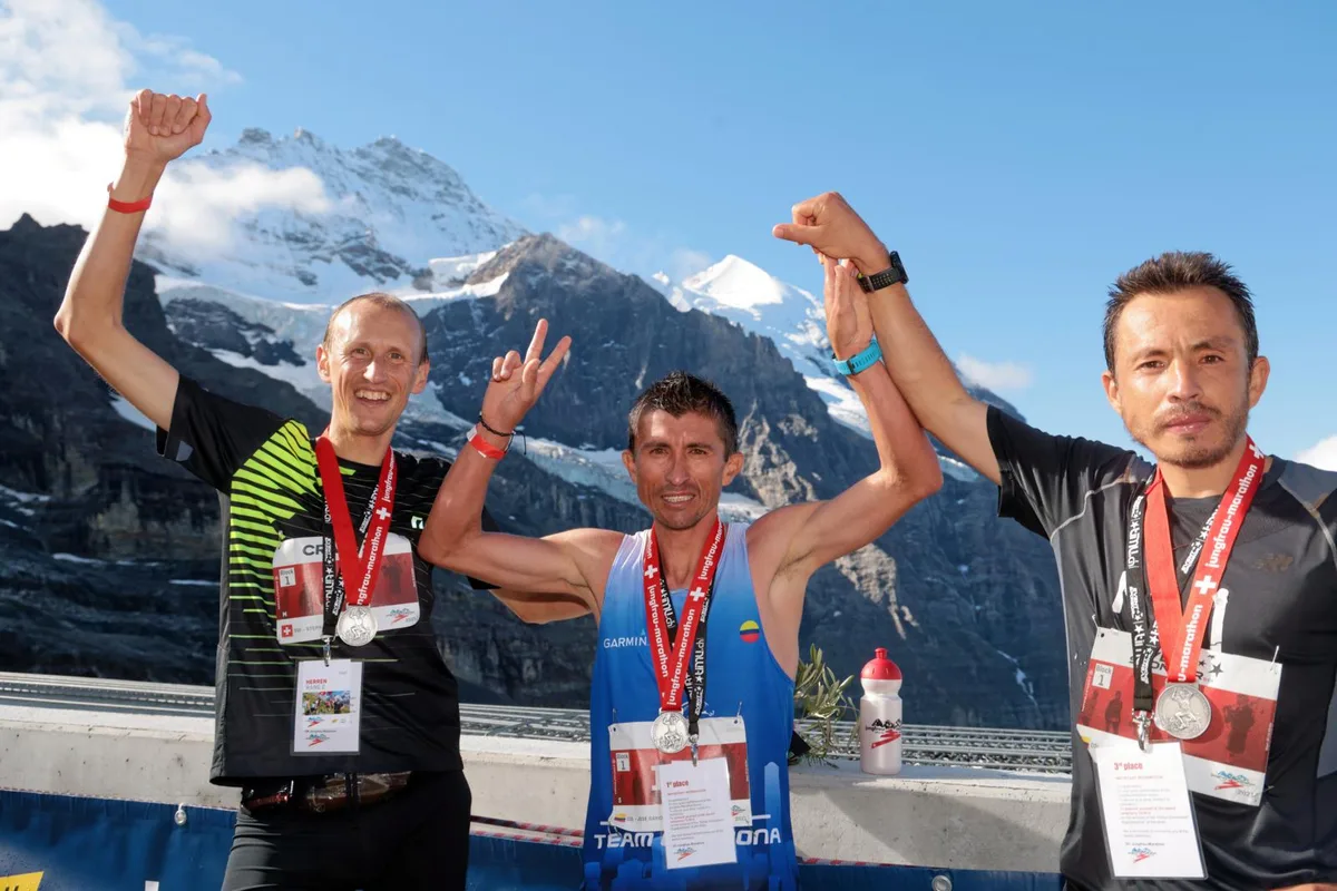 amet6835_preview Der Bertschiker Stephan Wenk (links) lief am Jungfrau Marathon aufs Podest.