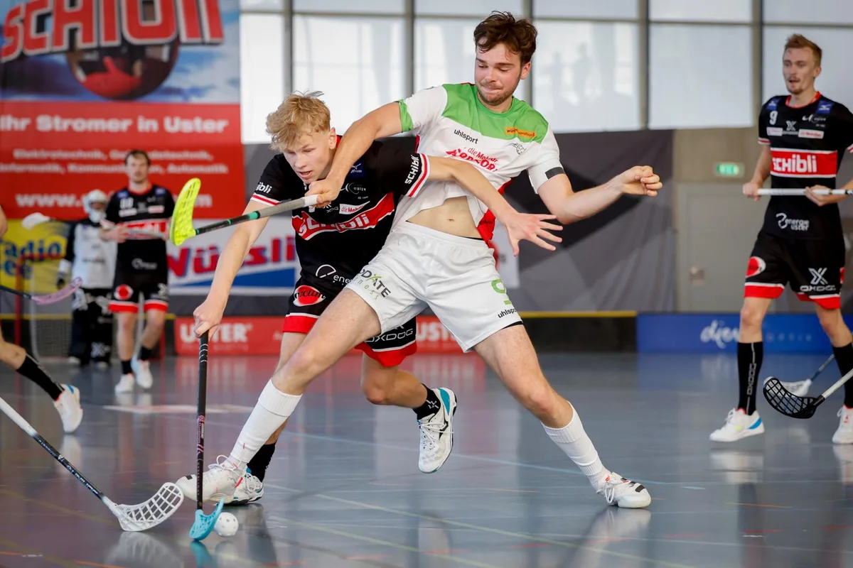 Kein Durchkommen: Der Ustermer Filip Karlsson im Spiel gegen Waldkirch-St. Gallen (Yannick Angehrn).