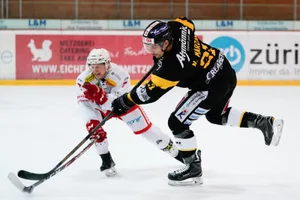 sport_13112019_eishockeywetzikonherisau_dku__7__preview Captain Nicolas Marzan (rechts) eröffnete für den EHC Wetzikon in Luzern das Skore.