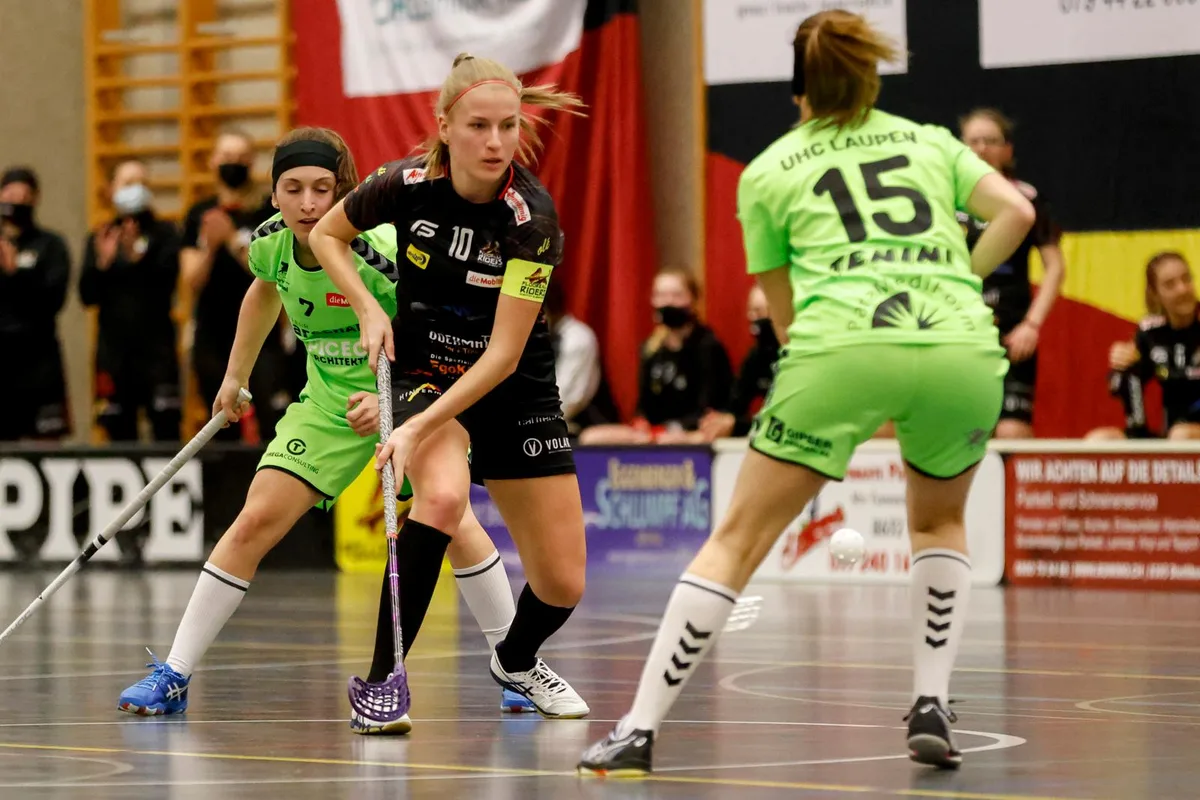sport_21022021_unihockey_cm_12_preview Wer ist die Oberländer Nummer 1? In der dritten NLA-Runde treffen die Floorball Riders (Melanie Klöti, Mitte) auf Laupen.
