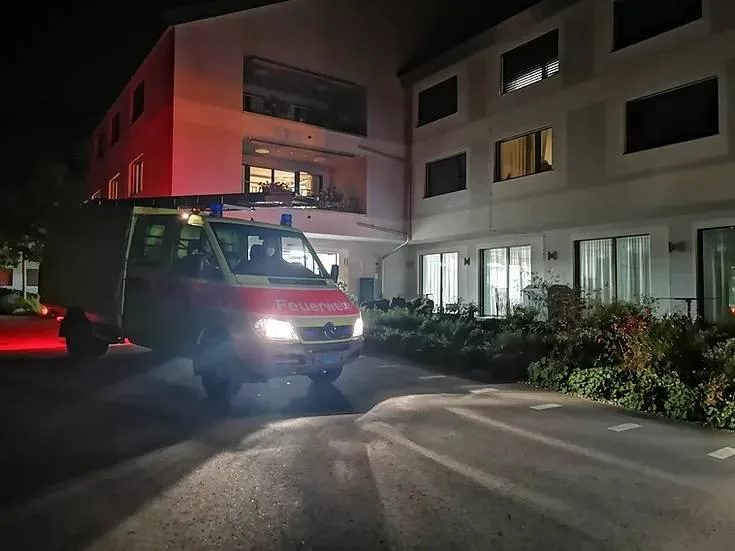 https-zueriost-ch-sites-default-files-elvis-media-2021-10-211001_tww_1_preview_0-jpg Der Einsatz dauerte kaum eine halbe Stunde., Die Feuerwehr rückte mit 20 Personen aus.