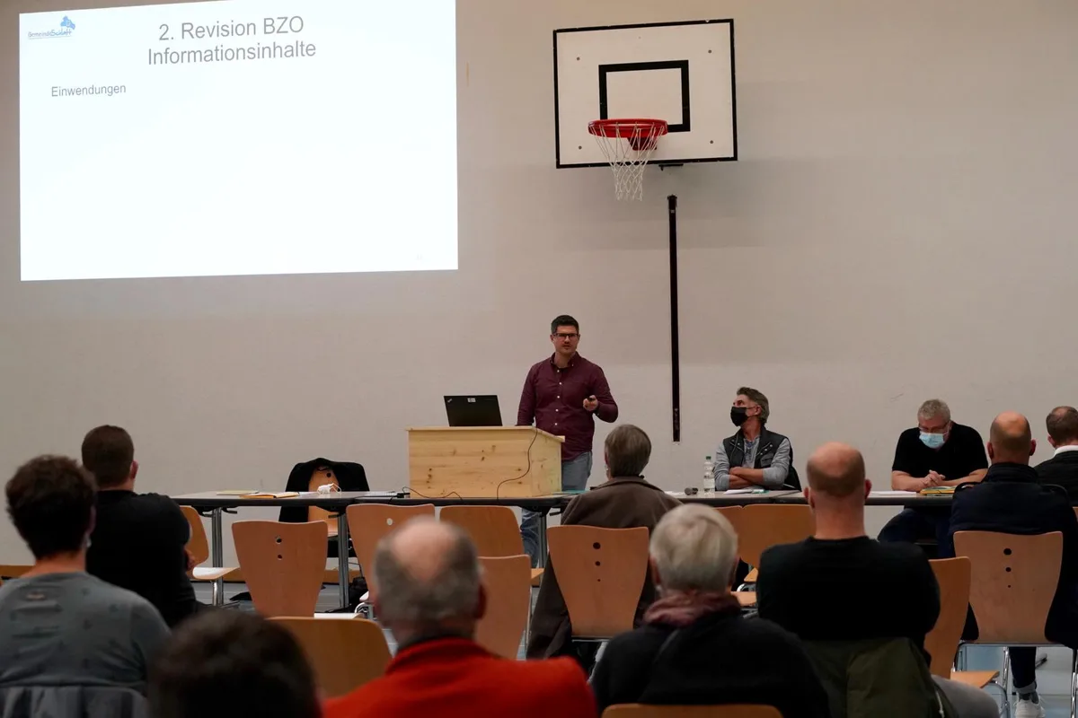 gemeindeversammlung_schlatt_plenum_5_mav_preview Die Schlatter haben am Donnerstagabend die Bau- und Zonenordnung (BZO) beraten.