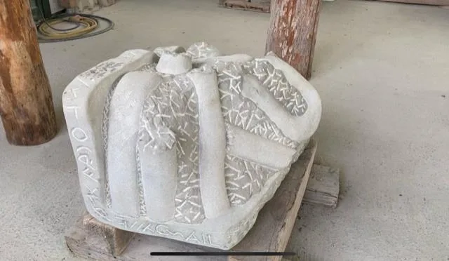 https-zueriost-ch-sites-default-files-elvis-media-2021-10-skulptur_preview-jpg Die Skulptur «Die zweite Realität» soll die Demenzkrankheit in Form eines Objekts darstellen., Stiftungspräsident Urs Fischer überreicht in der Nagelfabrik den Preis «Die zweite Realität» an den Künstler Peter Bernhard, Die Skulptur von Künstler und Bildhauer Peter Bernhard steht ab dem 22. Oktober im Park vom Stadthaus Wetzikon.