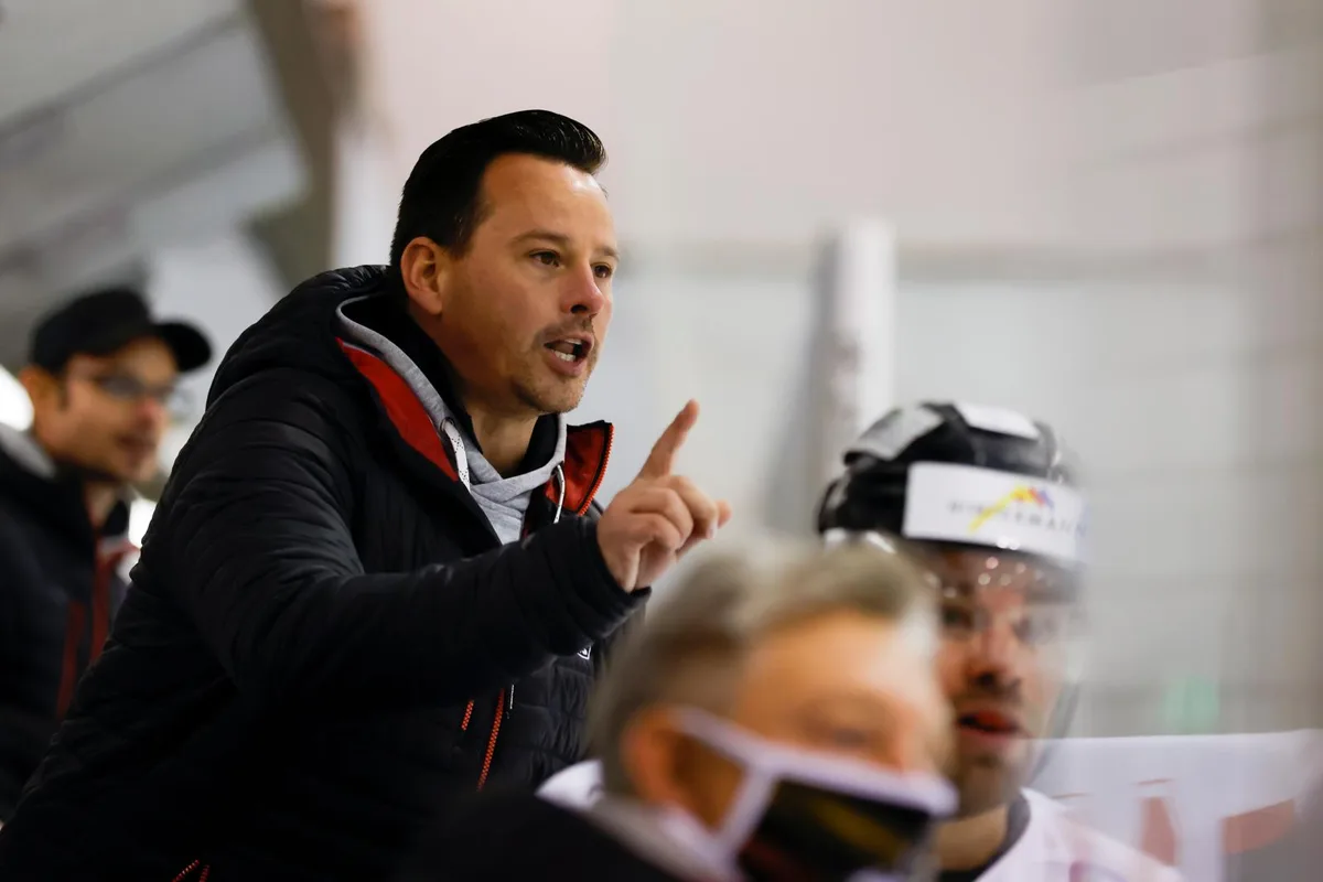 sport_10102020_eishockey2l_crm_05_preview_0 Ab der Saison 2018/19 stand Gunnar Hosner bei den Dürnten Vikings an der Bande - jetzt musste er abtreten.
