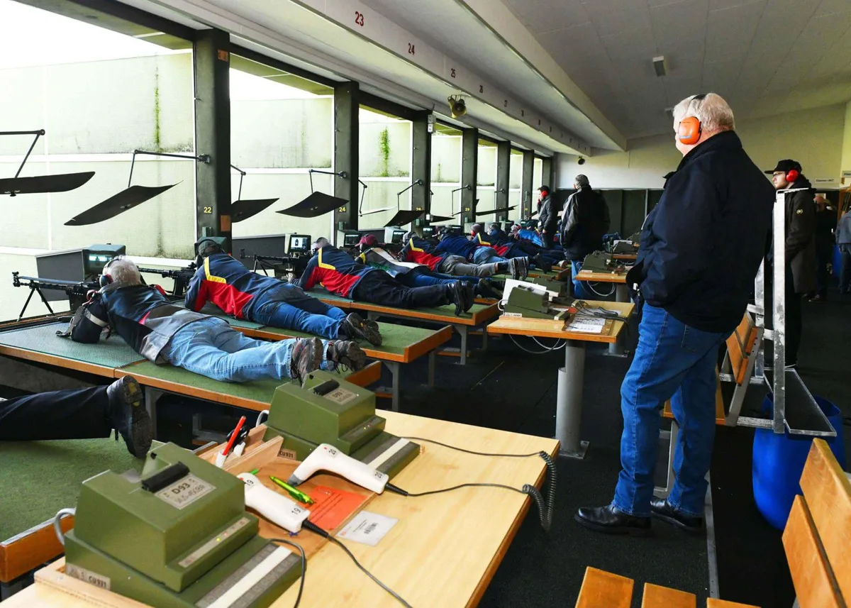 https-zueriost-ch-sites-default-files-elvis-media-2021-10-ustertag-schiessen_13_preview-jpg Dieses Jahr stehen die Waffen in Uster erneut still. Im Bild das Ustertag-Schiessen im November 2019.