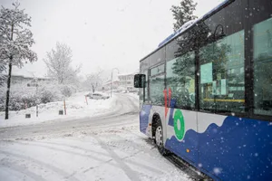 bezirkhinwil_14012021_schnee_sbo_18_preview Die Verkehrsbetriebe Zürichsee und Oberland haben sich für den Wintereinbruch gerüstet.