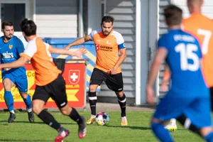 sport_fussball_d%c3%bcbendorf-r%c3%bcti_17102021_pif-6_preview Beim FC Dübendorf seit Jahren federführend: Ali Hoti., Die Alten können es immer noch: Die Gossauer Routiniers freuen sich über ein Tor.